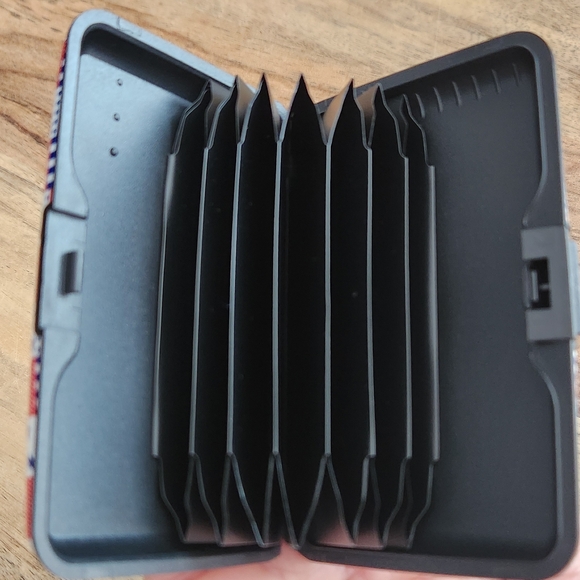 Hard Shell Patriotic Stars and Stripes Credit Card Case Holder Wallet - Picture 6 of 10